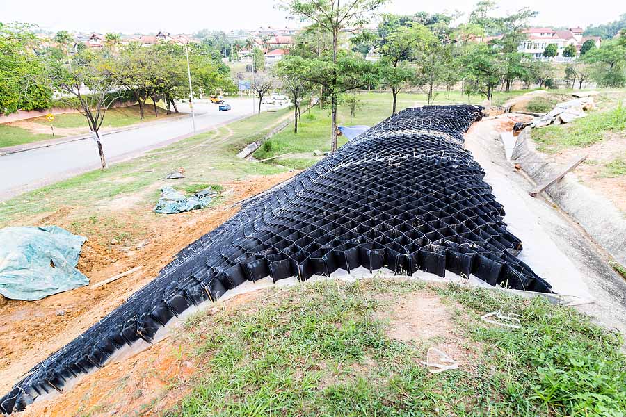 Geocell slope stabilization system